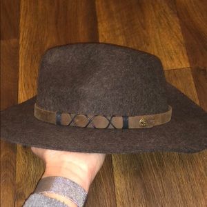 Pistil wool hat